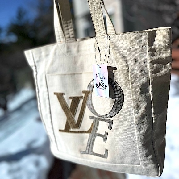 Louis Vuitton: Beaded That's Love Limited Edition Tote (on Scarlett Johansson) - Picture 3 of 16